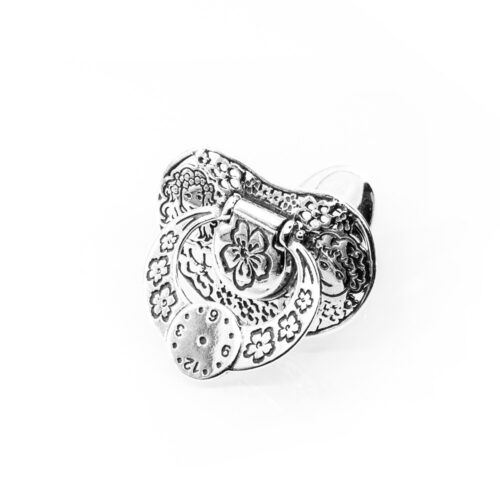 Złota brama w japońskim ogrodzie botanicznym w jesienny dzień.