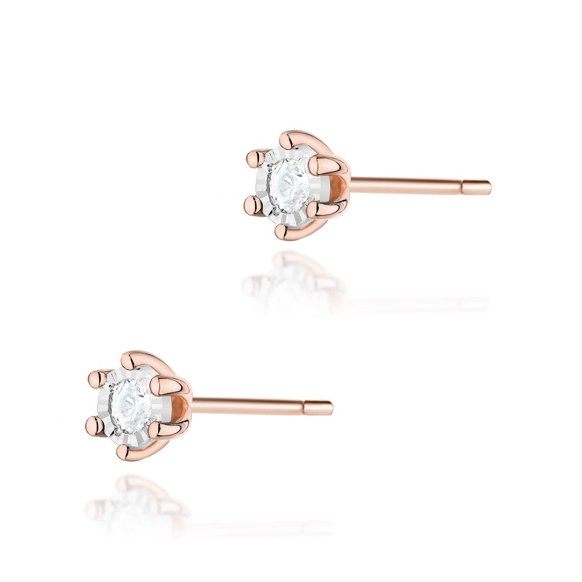 K0222.R3.DIW.05_1 Różowe złote kolczyki w kształcie sztyftów z przezroczystymi, okrągłymi kryształami.