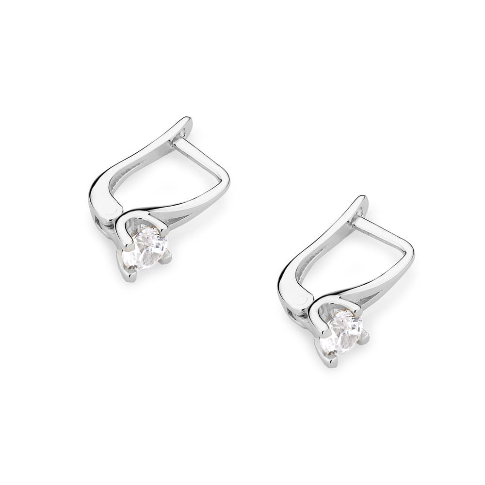 K0381.B3.DIW.01_3 Srebrne kolczyki z delikatnym, przezroczystym kryształem w kształcie kropli.