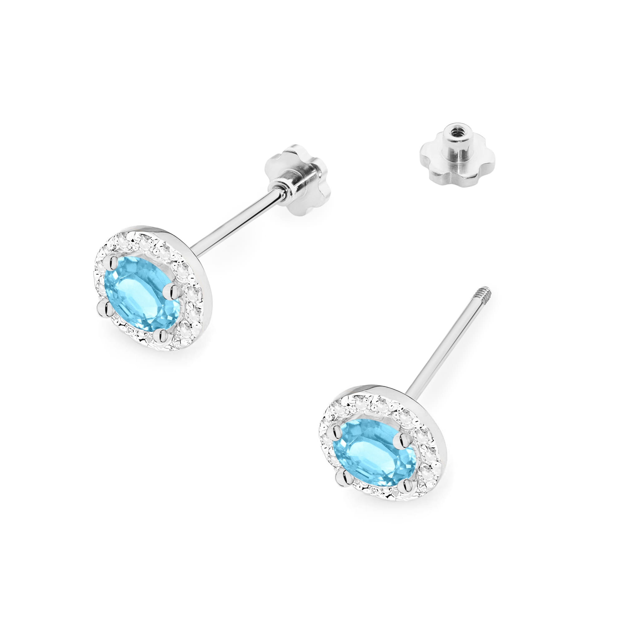 K0509.B3.TOB.02_2 Srebrne kolczyki z niebieskimi kamieniami otoczonymi drobnymi, przezroczystymi kryształkami.