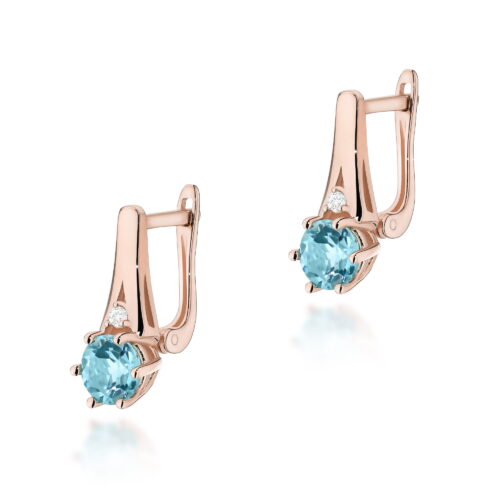 Złote kolczyki z niebieskimi kamieniami i małymi diamentami, elegancki design.