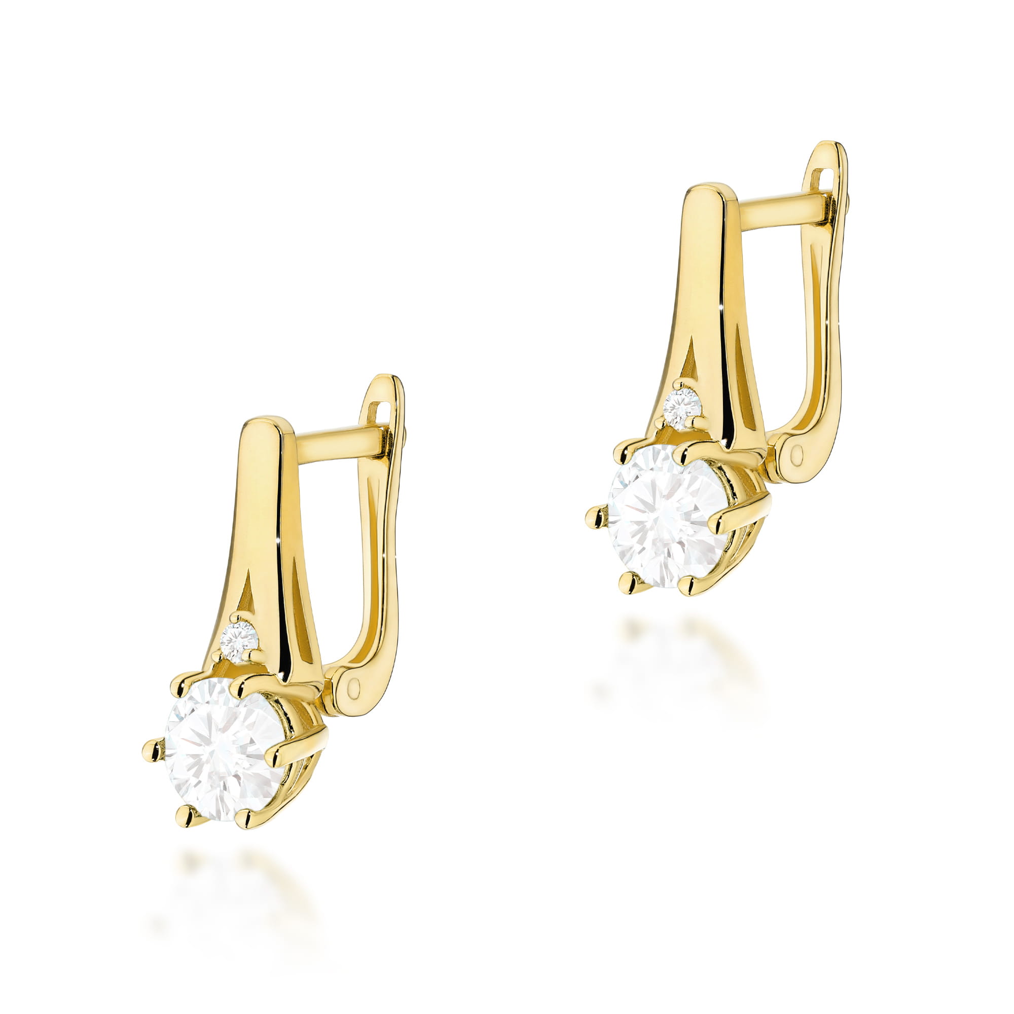 K0572.Z3.SAW.01_1 Złote kolczyki z diamentowymi kamieniami, elegancki design z błyszczącymi detalami.