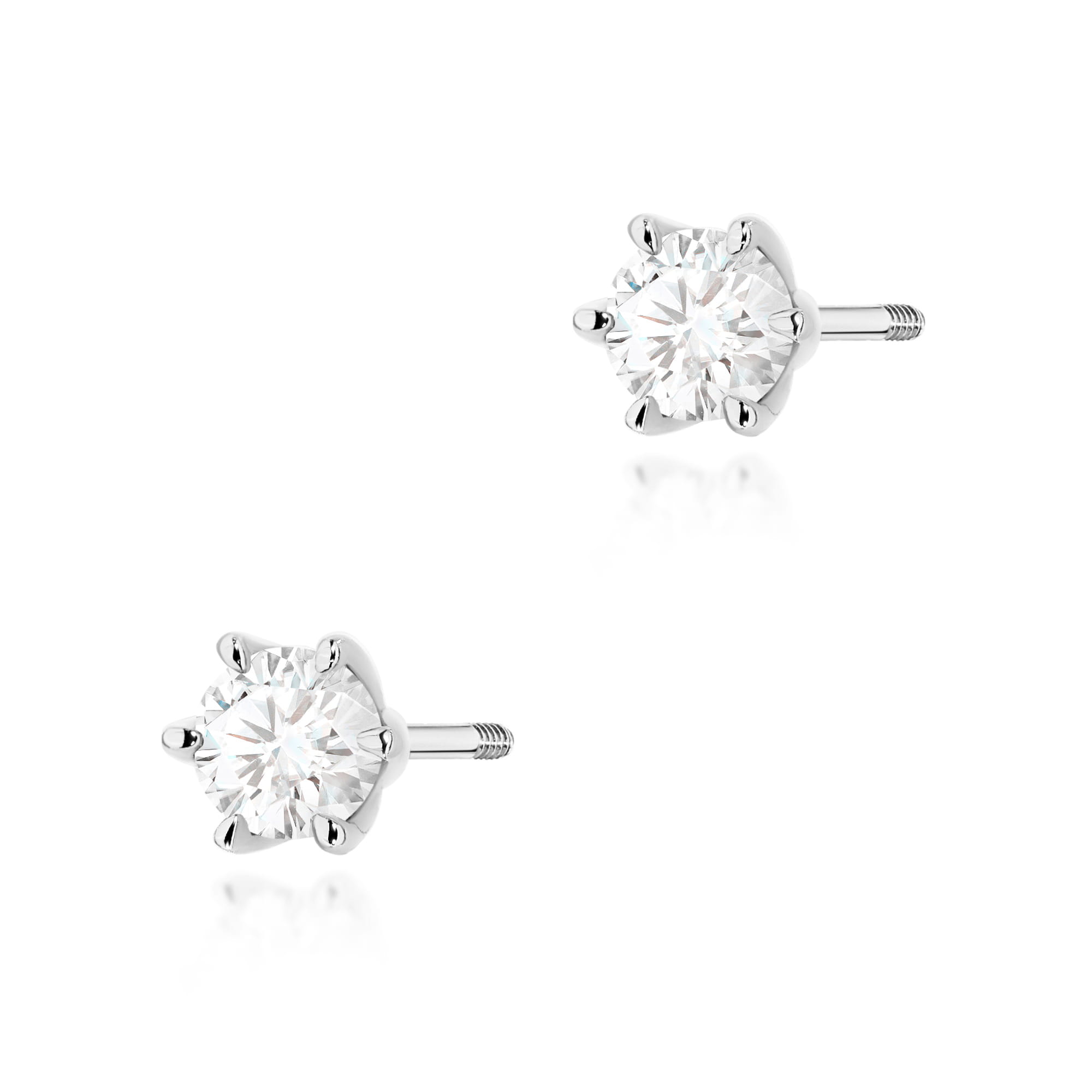 K0575.B3.DIW.06_1 Srebrne kolczyki w kształcie małych diamentów, osadzone w prostych, eleganckich sztyftach.