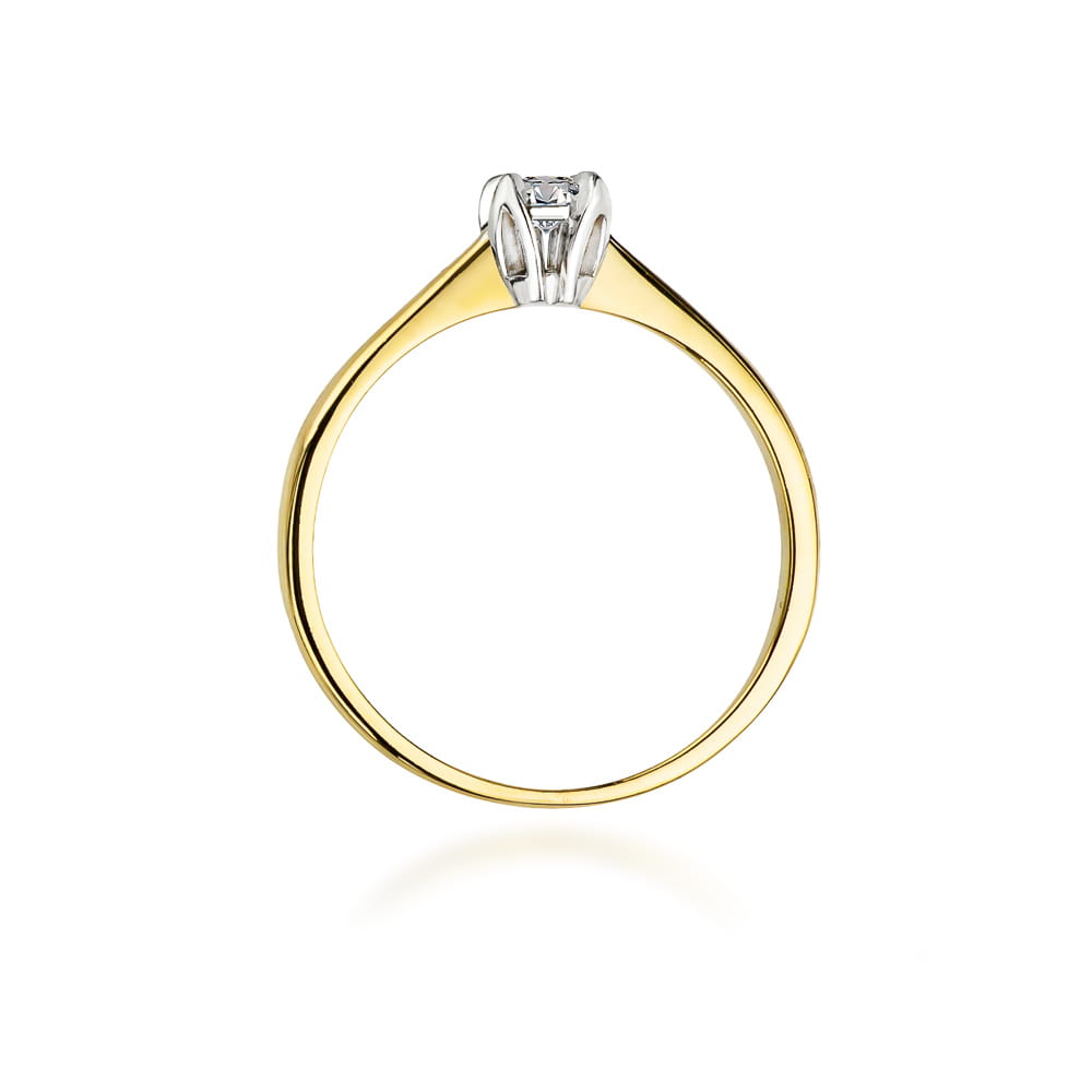W0047.Z3.DIW.03_3 Złoty pierścionek z diamentem, o eleganckim, minimalistycznym designie.