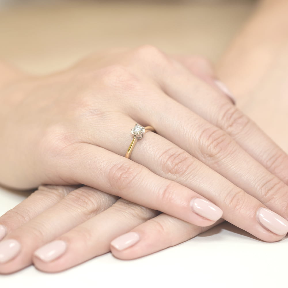 W0047.Z3.DIW.03_4 Skrzyżowane linie na białym tle, abstrakcyjna sztuka geometryczna.