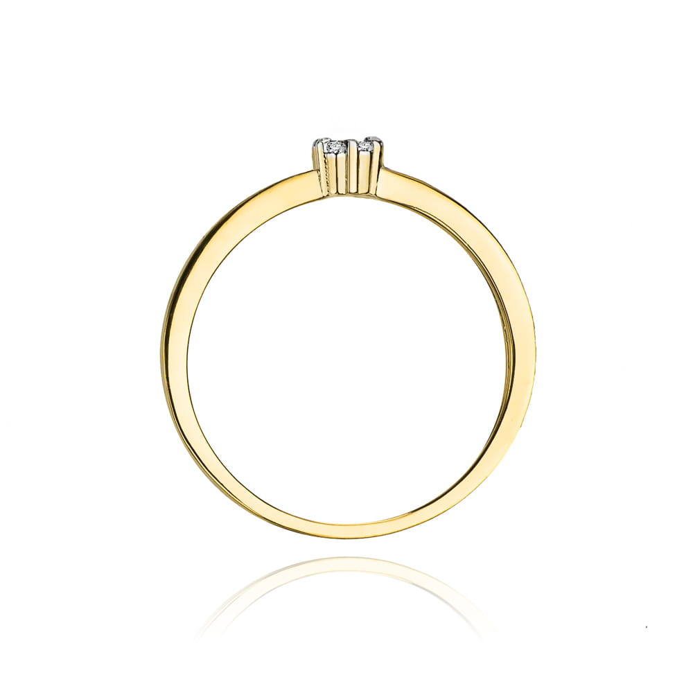 W0100.Z3.DIW.01_3 Złoty pierścionek z małym diamentem na górze, minimalistyczny design.