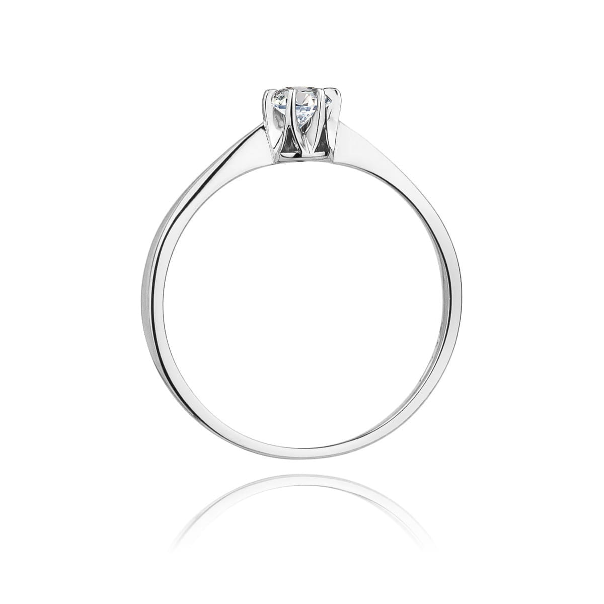 W0111.B3.DIW.05_3 Srebrny pierścionek z diamentem osadzonym w eleganckiej, minimalistycznej oprawie.