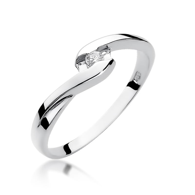 W0158.B3.DIW.01_1 Srebrny pierścionek z diamentem, o eleganckim, falistym kształcie.