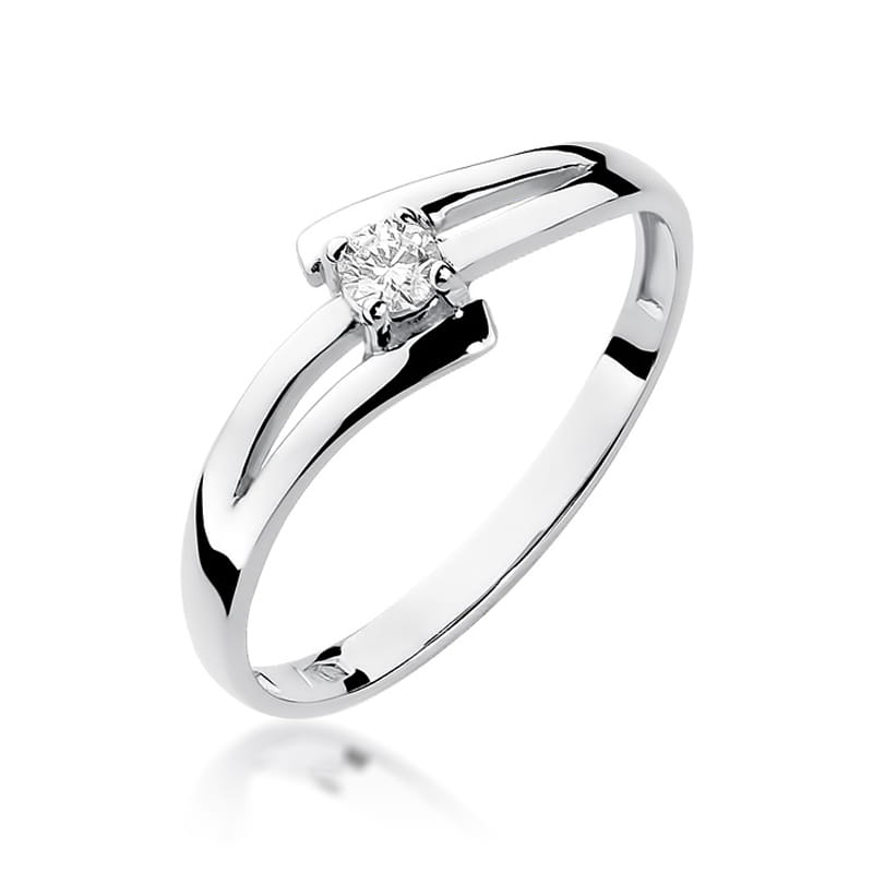 W0210.B3.DIW.02_1 Srebrny pierścionek z diamentem, o prostym, eleganckim designie.