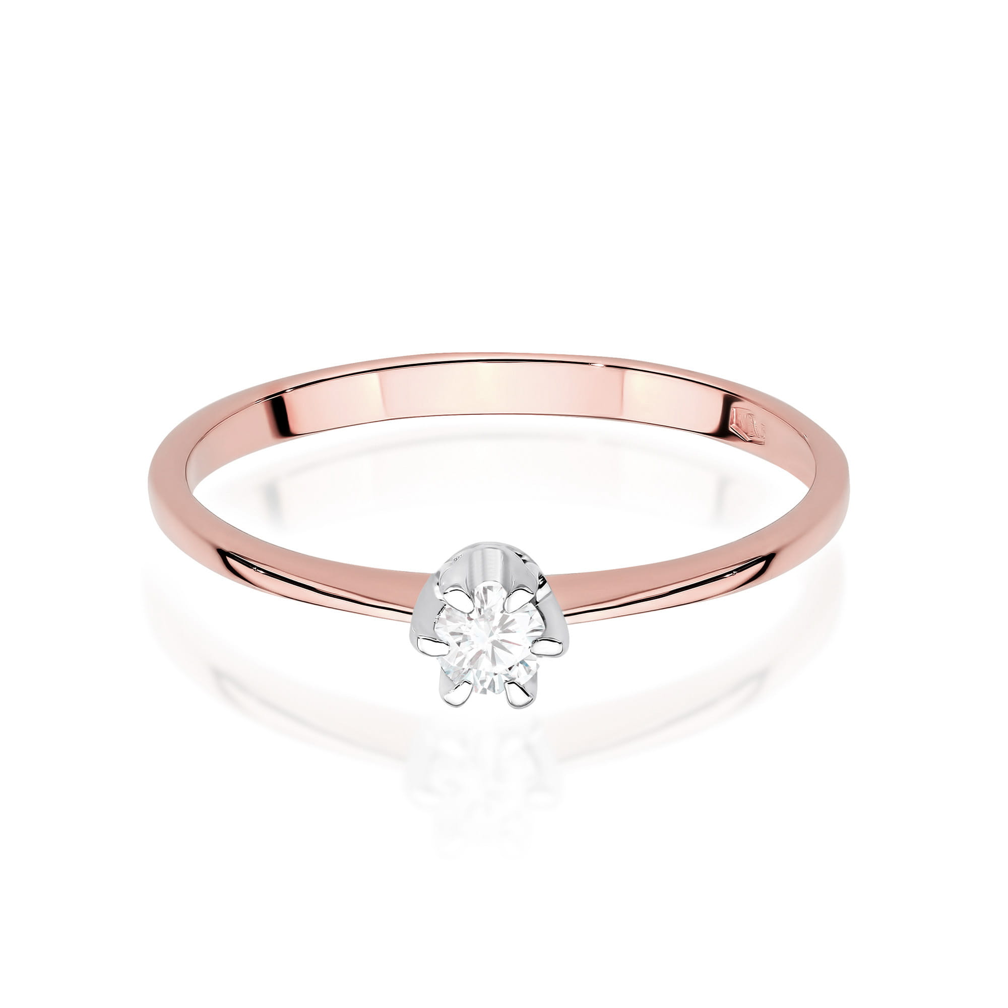 W0220.R3.DIW.03_2 Różowe złote pierścionek z diamentem w kształcie kwiatu na delikatnej obrączce.