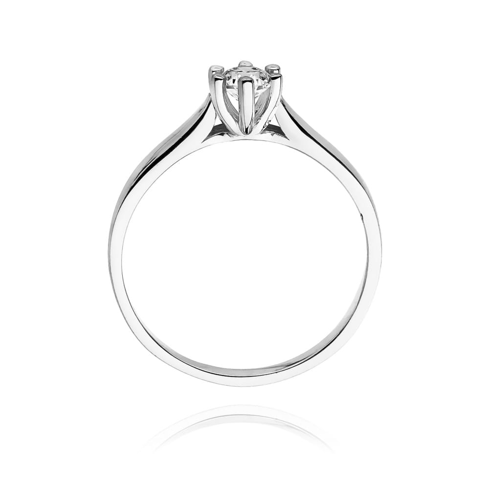 W0222.B3.DIW.07_3 Srebrny pierścionek z diamentem w centralnej części, o eleganckim, minimalistycznym designie.