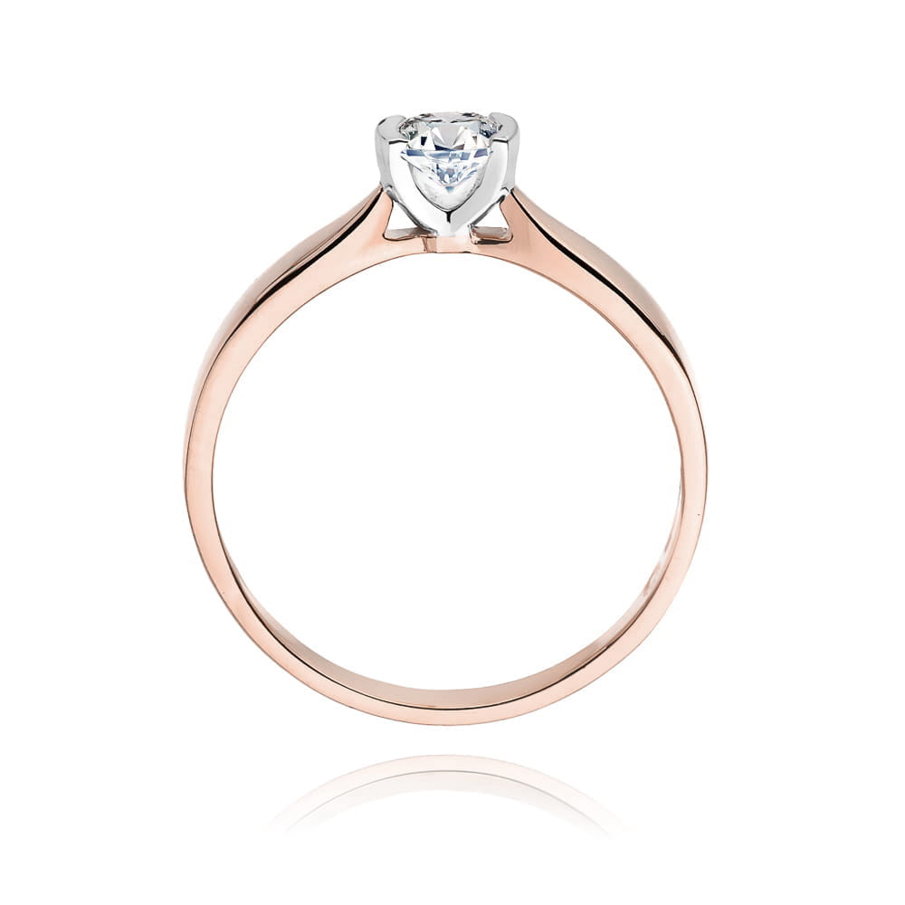 W0223.R3.LDW.03_3 Pierścionek z różowego złota z diamentem w kształcie serca osadzonym w białym złocie.