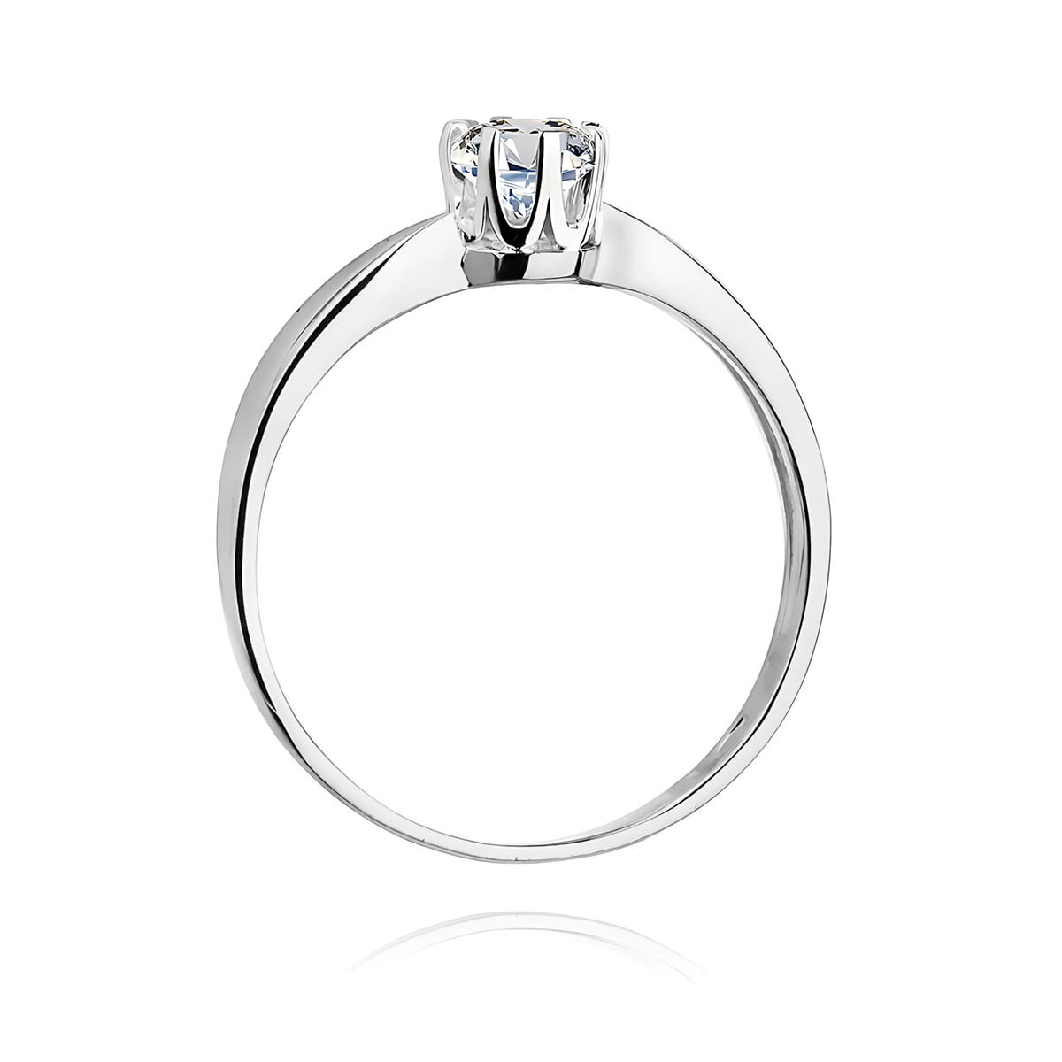 W0228.B3.DIW.08_3 Pierścionek z diamentem, osadzony na cienkiej, srebrnej obrączce.