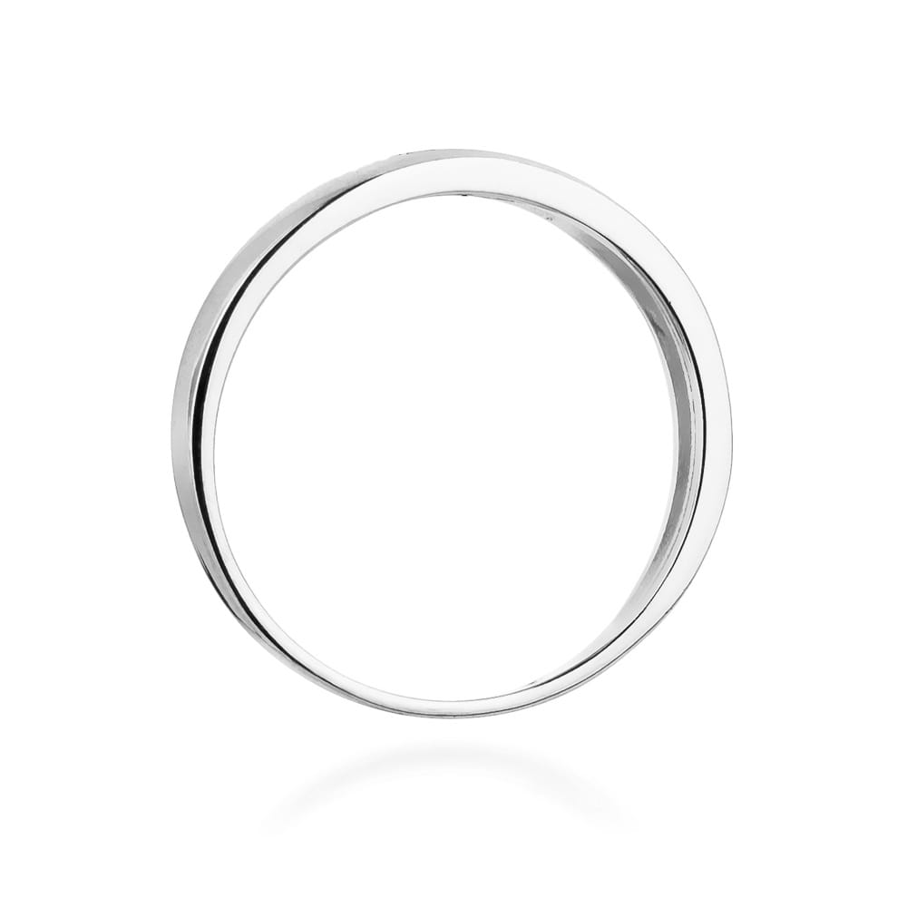 W0235.B3.DIB.01_3 Srebrny pierścionek o minimalistycznym, gładkim designie, bez zdobień.