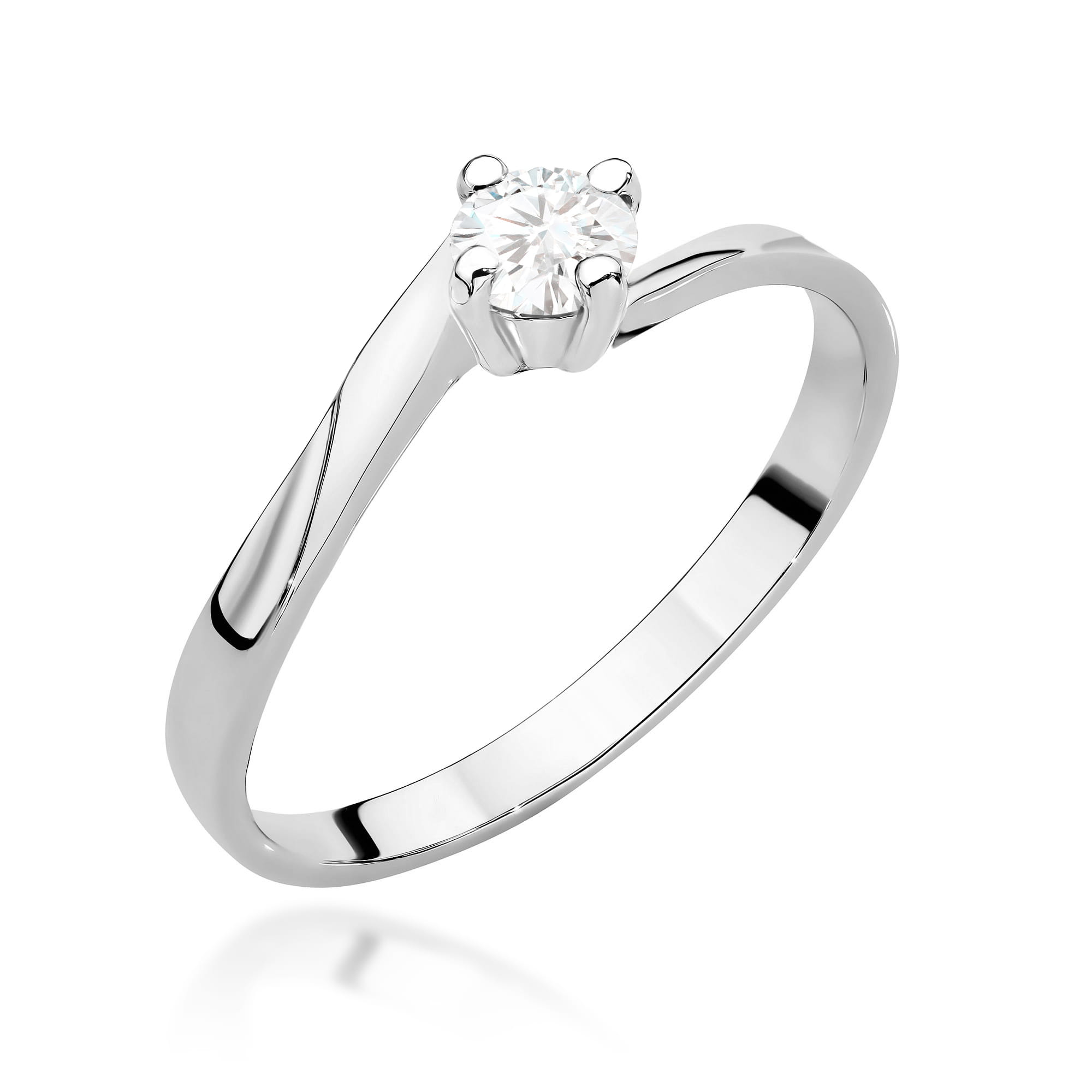 W0243.B3.LDW.01_1 Srebrny pierścionek z pojedynczym, okrągłym diamentem osadzonym w delikatnej koronie.