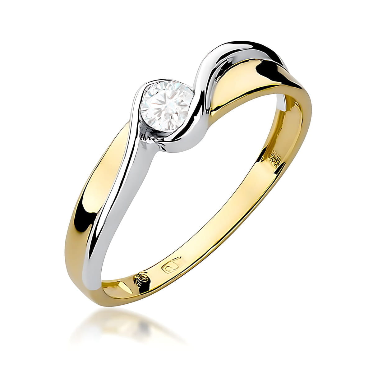 W0278.Z3.DIW.01_1 Złoty pierścionek z diamentem, o falistym kształcie, łączący srebrne i złote elementy.