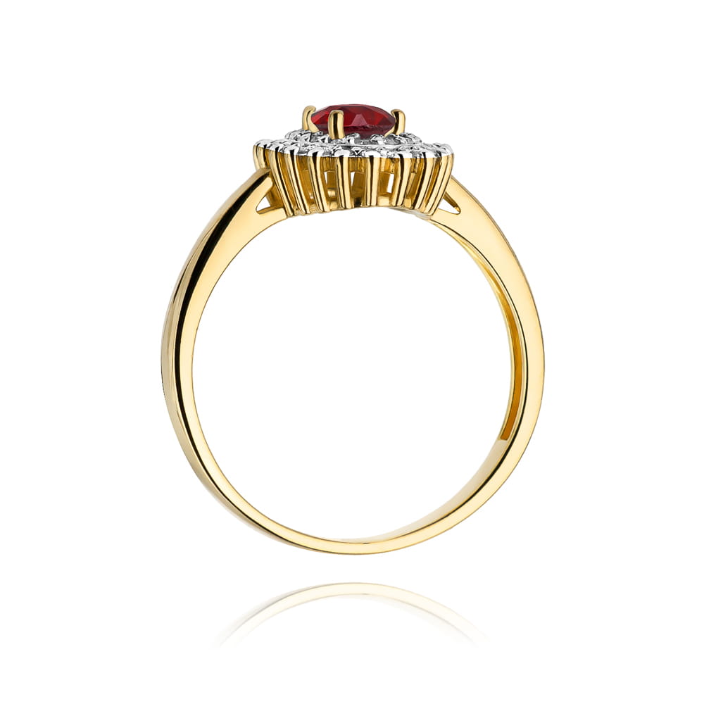 W0303.Z3.RUR.01_3 Złoty pierścionek z rubinem i diamentami, elegancko wyprofilowany, z błyszczącą powierzchnią.