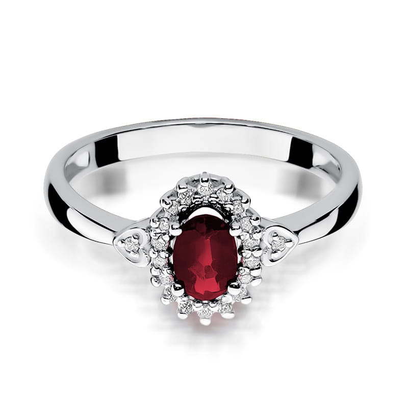 W0312.B3.RUR.01_2 Srebrny pierścionek z owalnym rubinem otoczonym małymi diamentami.
