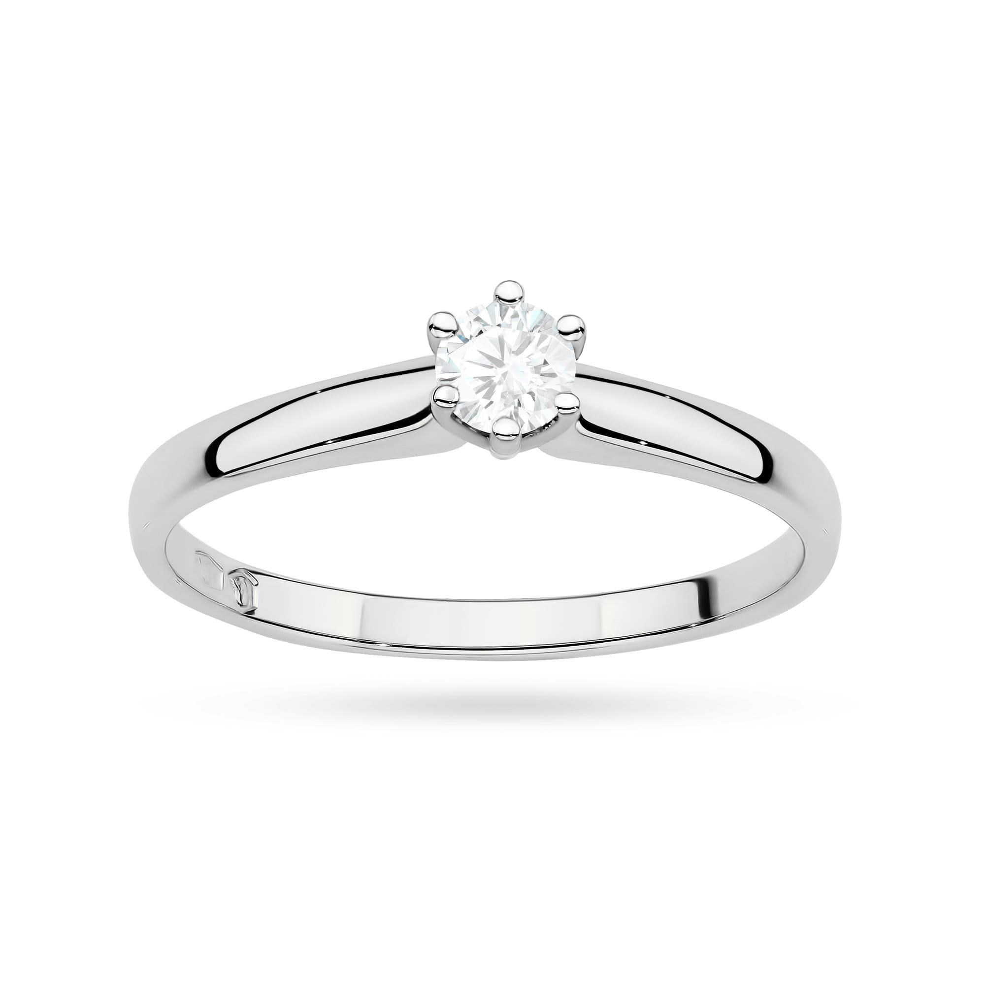 W0317.B3.LDW.01_4 Srebrny pierścionek z pojedynczym, okrągłym diamentem na delikatnej obrączce.