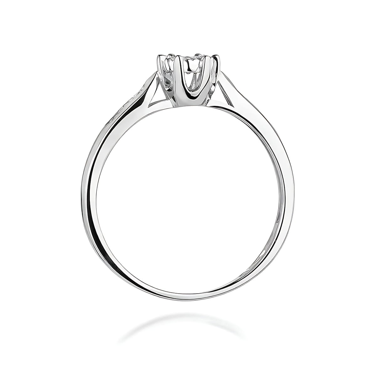 W0328.B3.DIW.01_3 Srebrny pierścionek zaręczynowy z diamentem w centralnej części, o eleganckim, minimalistycznym designie.
