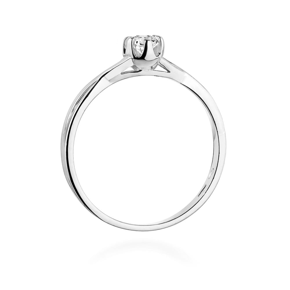 W0340.B3.DIW.05_3 Srebrny pierścionek z diamentem osadzonym w prostym, eleganckim wzorze.