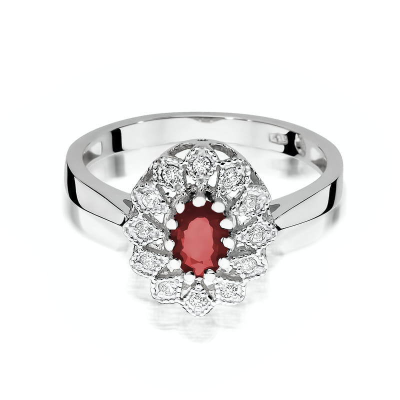 W0354.B3.RUR.01_2 Srebrny pierścionek z owalnym rubinem otoczonym diamentami w kształcie liści.