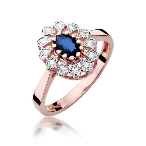 Pierścionek z różowego złota z niebieskim szafirem w centrum, otoczony diamentami w kształcie płatków kwiatu.