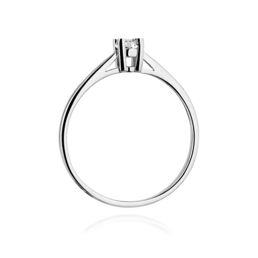 W0367.B3.DIW.01_3 Srebrny pierścionek z diamentem, minimalistyczny design, z delikatnym wykończeniem.