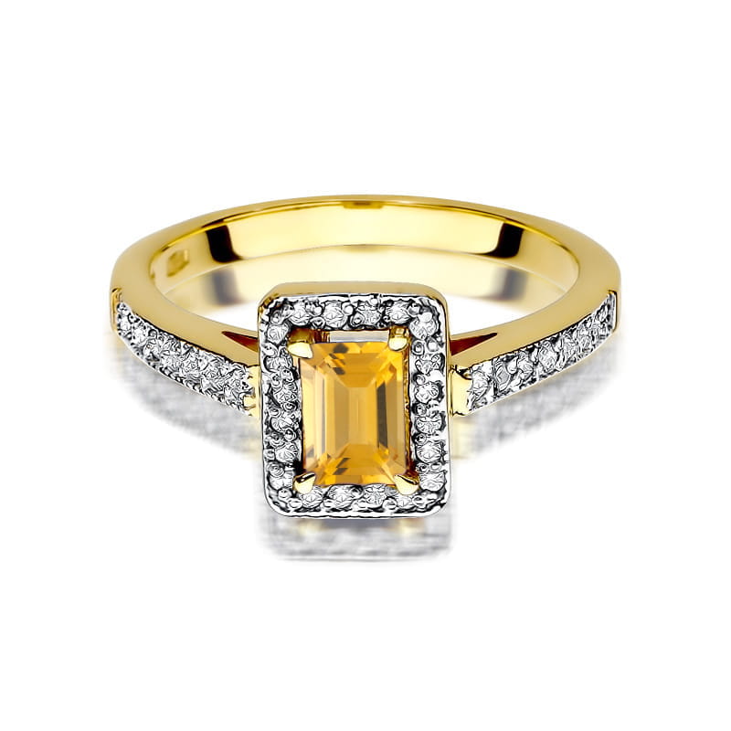 W0422.Z3.CIY.01_2 Złoty pierścionek z prostokątnym żółtym kamieniem i ozdobnymi diamentami na obrączce.