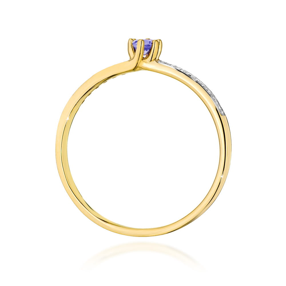 W0459.Z3.TAP.01_3 Złoty pierścionek z niebieskim kamieniem i delikatnymi zdobieniami na obrączce.