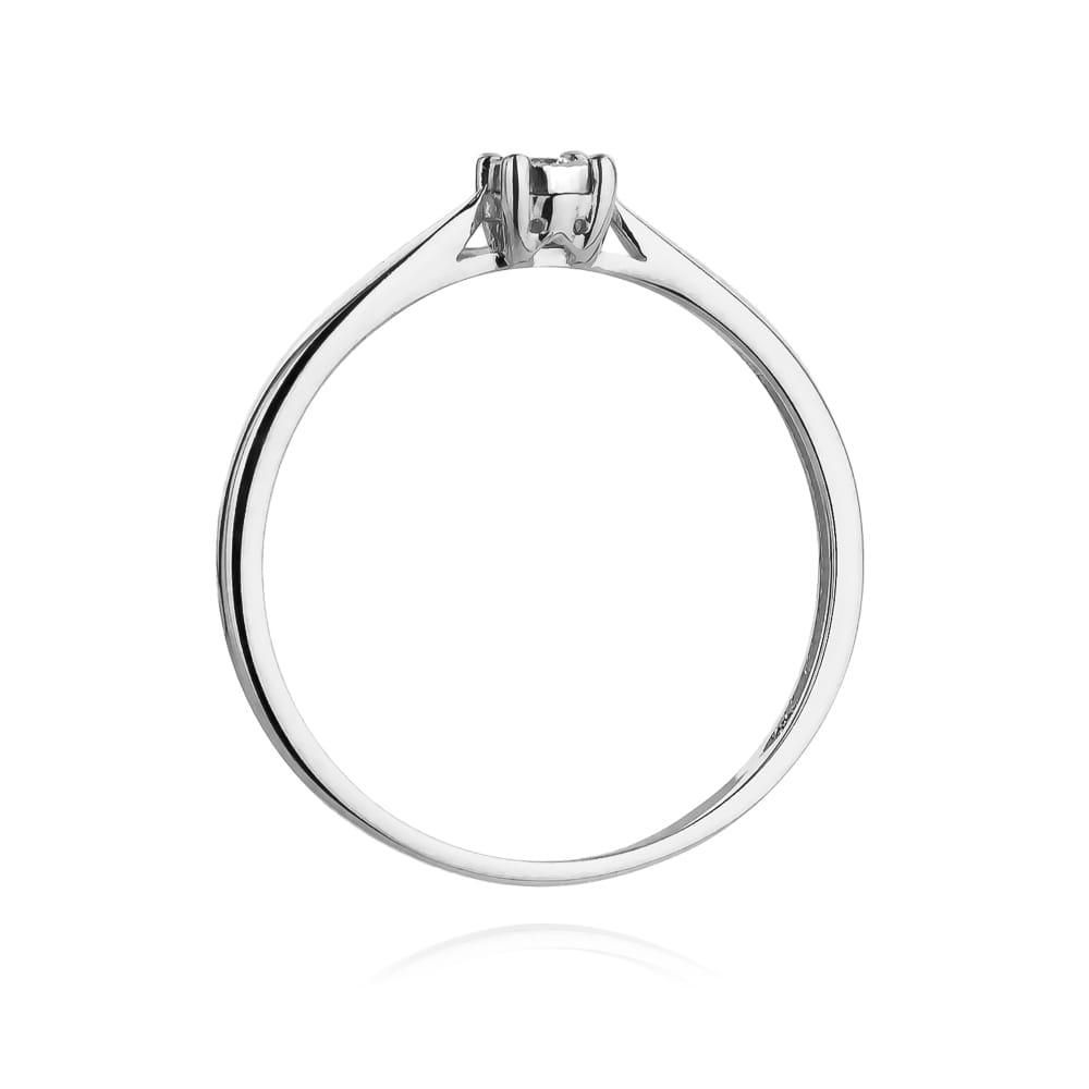 W0461.B3.DIW.02_3 Srebrny pierścionek zaręczynowy z diamentem, minimalistyczny design, połyskująca powierzchnia.
