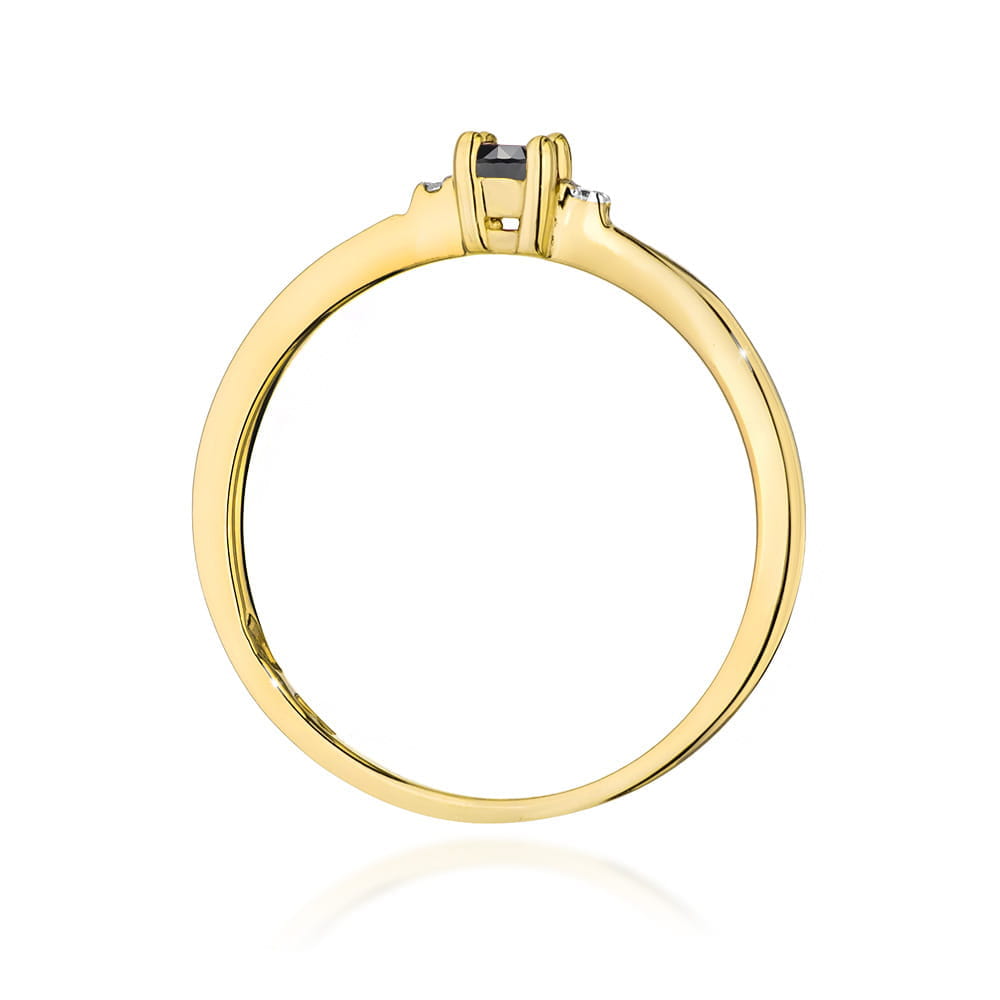 W0464.Z3.DIB.01_3 Złoty pierścionek z centralnym, ciemnym kamieniem szlachetnym.