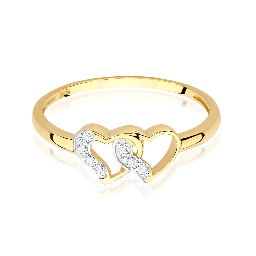 W0500.Z3.DIW.01_2 Złoty pierścionek z dwoma sercami, jedno z diamentowymi zdobieniami.