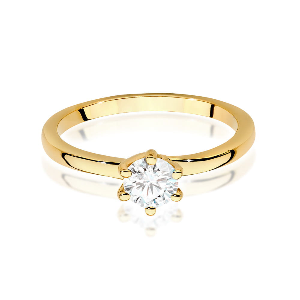 W0535.Z3.LDW.03_4 Złoty pierścionek z okrągłym diamentem osadzonym w sześciu szponach.