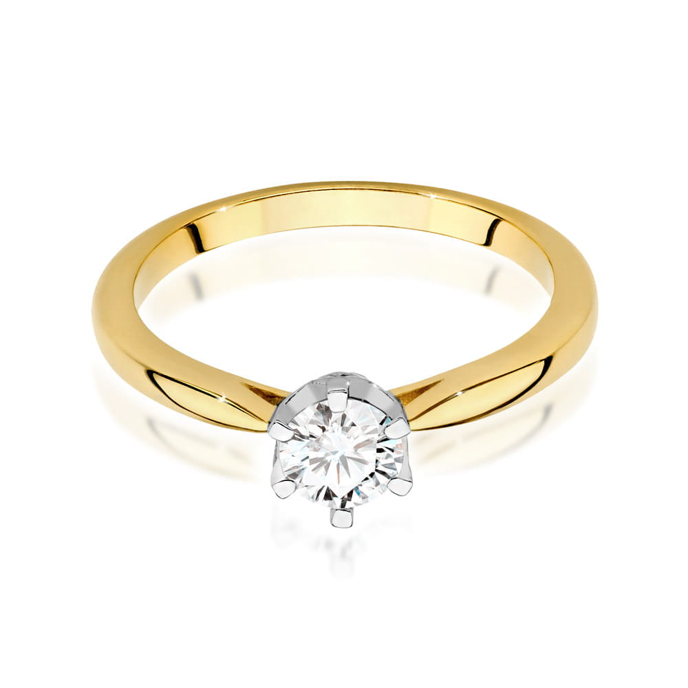 W0539.Z3.LDW.01_4 Złoty pierścionek z dużym, okrągłym diamentem osadzonym w srebrnej koronie.