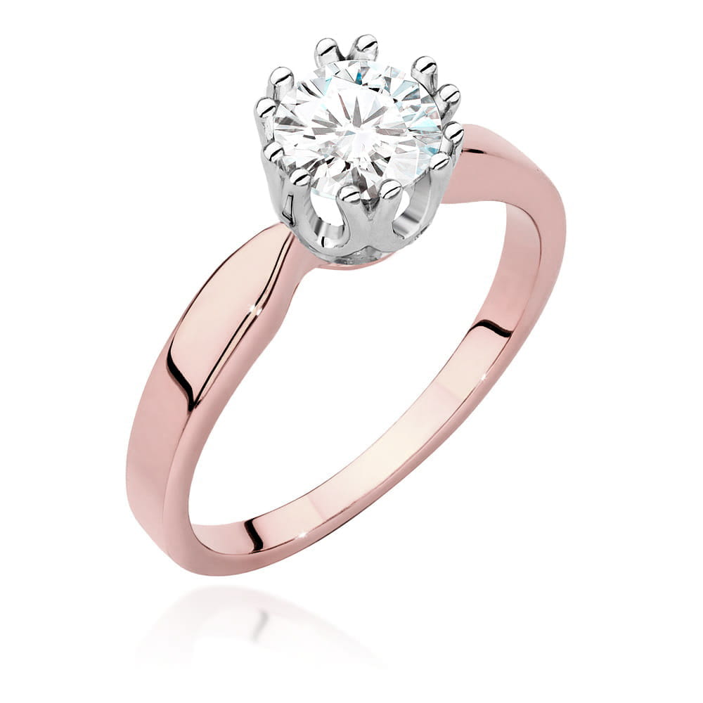 W0541.R3.LDW.03_1 Pierścionek z różowego złota z dużym, okrągłym diamentem osadzonym w srebrnej koronie.