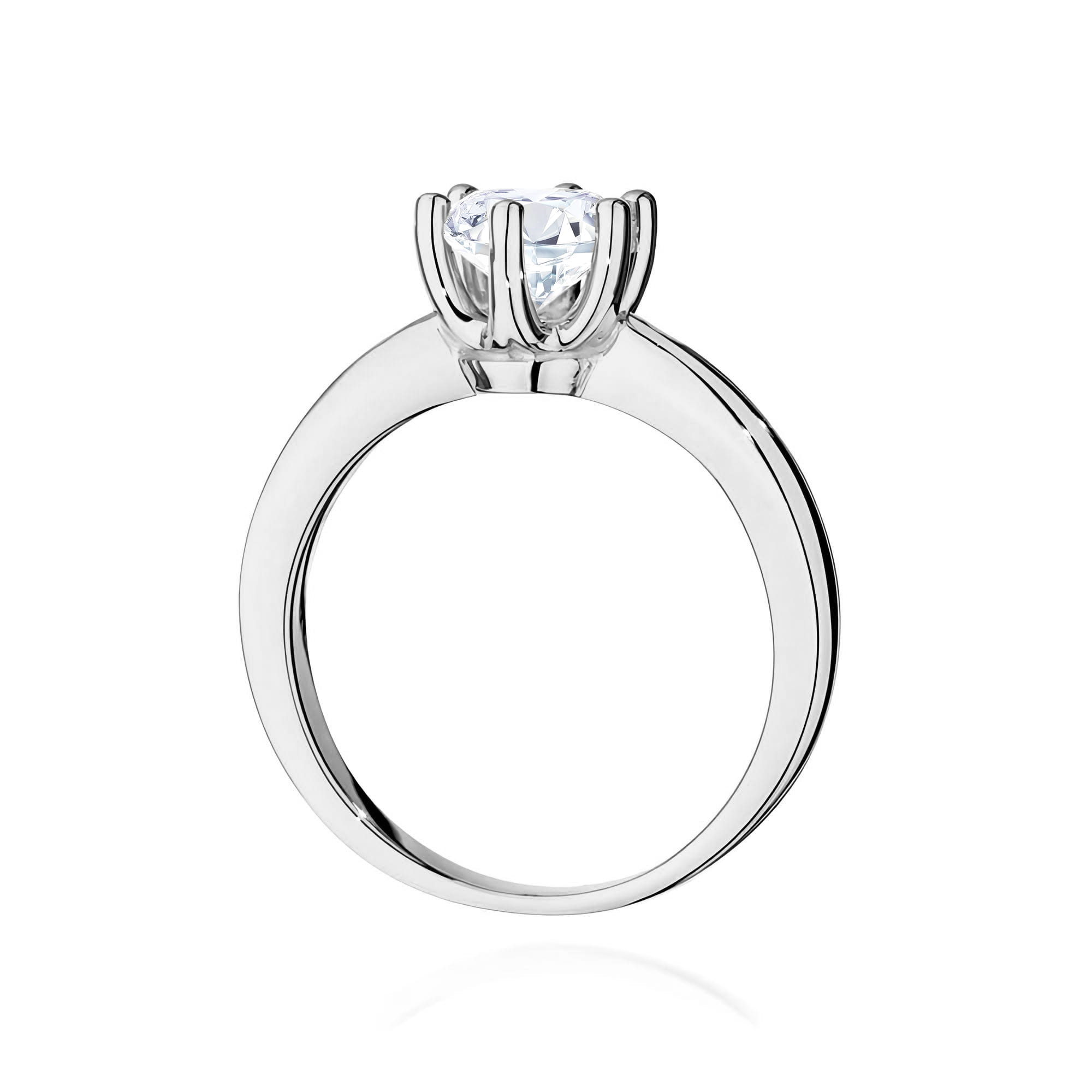 W0563.B3.DIW.04_3 Srebrny pierścionek z dużym, przezroczystym kamieniem w centralnej części, osadzony w eleganckiej koronie.