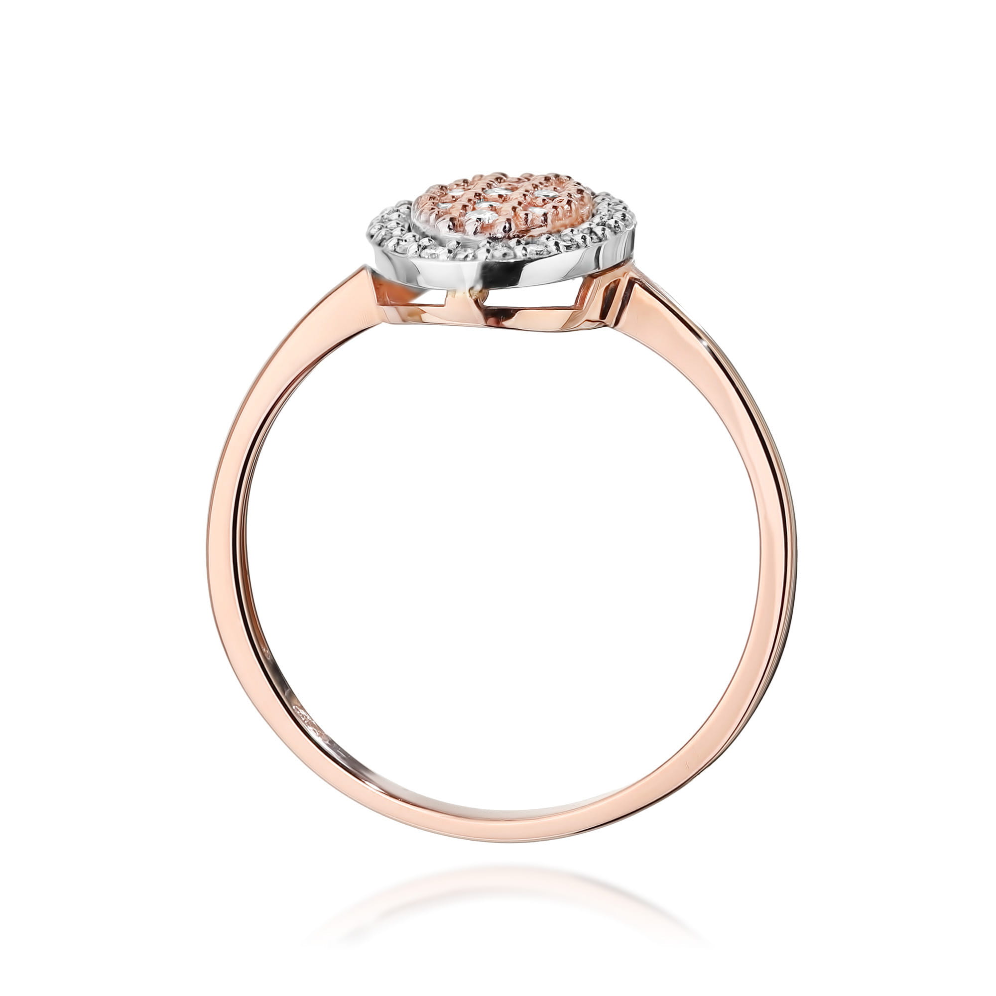 W0570.R3.DIW.01_3 Pierścionek z różowego złota z ozdobnym, diamentowym kamieniem w centralnej części.