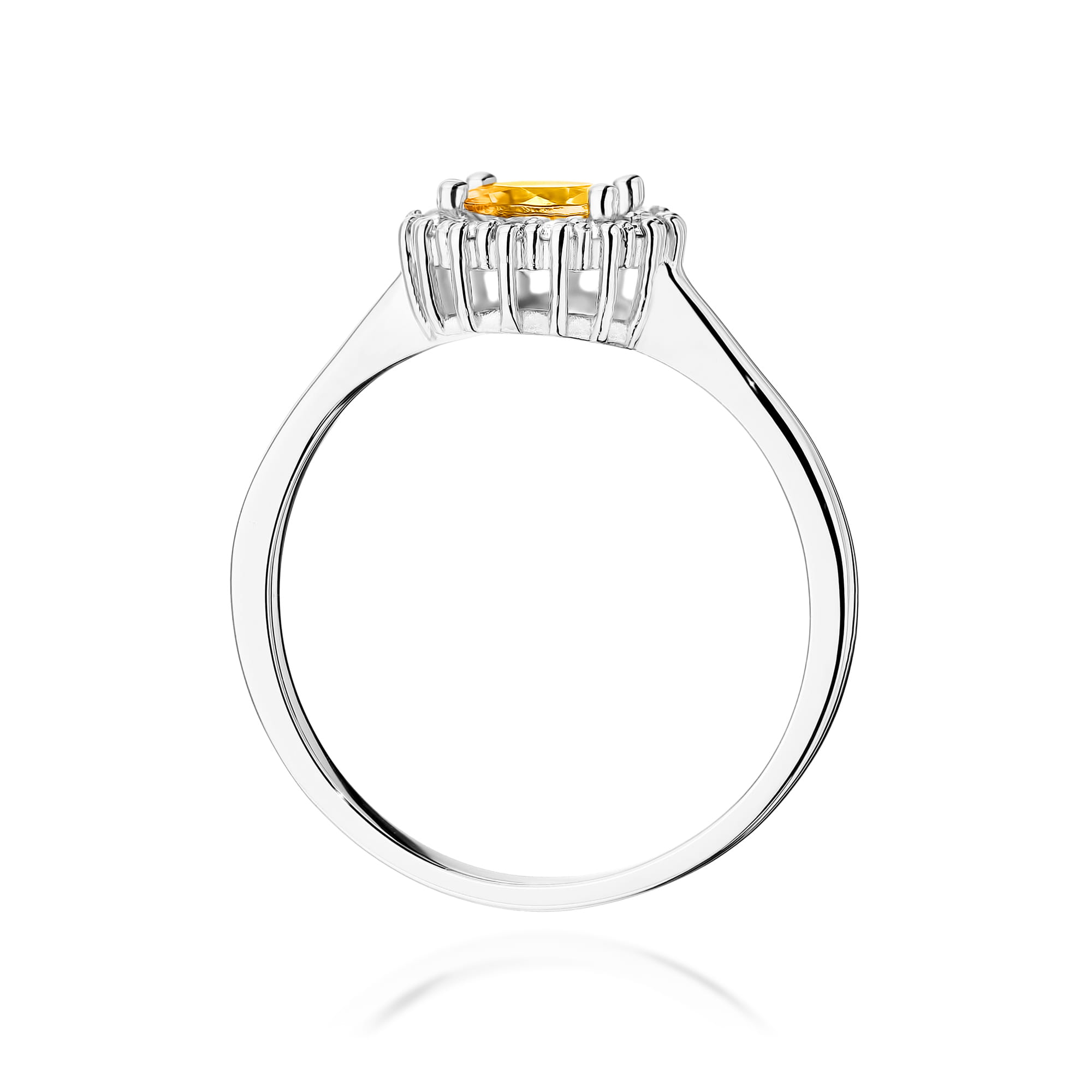 W0572.B3.CIY.01_3 Srebrny pierścionek z żółtym kamieniem szlachetnym osadzonym w delikatnej koronie.