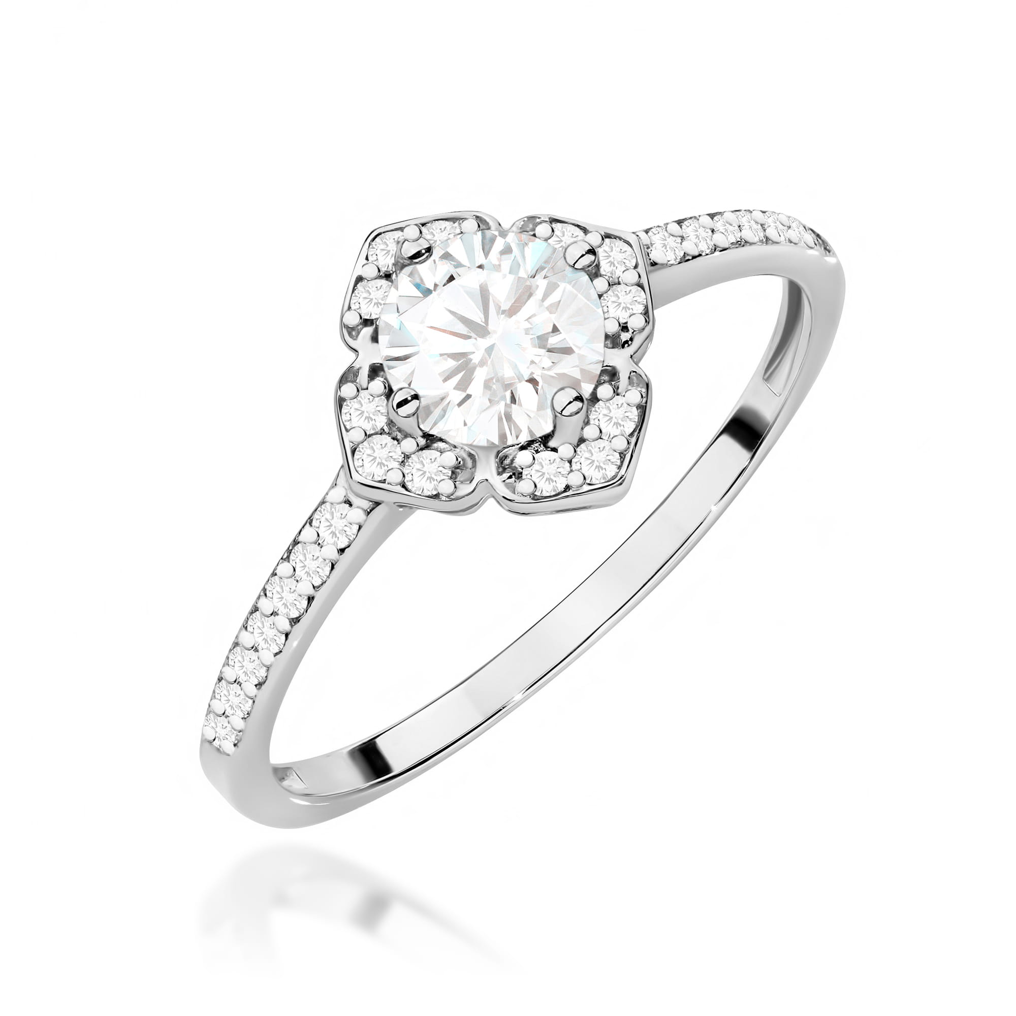 W0603.B3.SAW.01_1 Pierścionek z diamentem w kształcie kwiatu, ozdobiony mniejszymi kamieniami na obrączce.