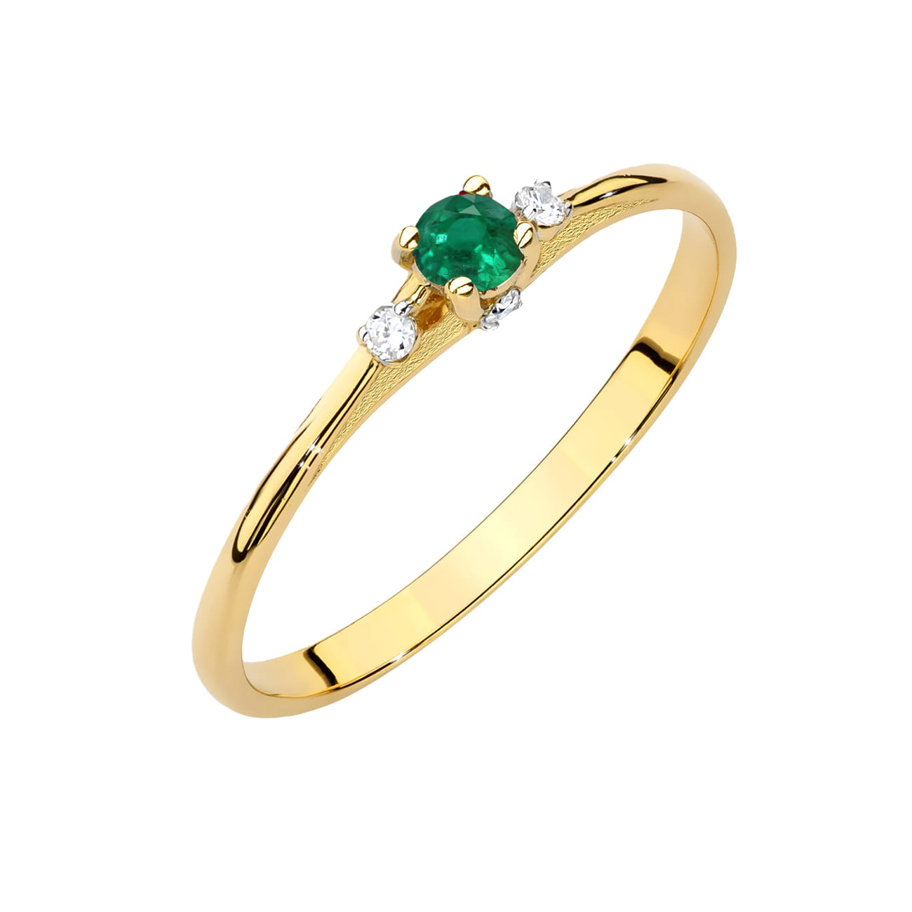W0614.Z3.EMG.01_1 Złoty pierścionek z zielonym szmaragdem i trzema diamentami po bokach.