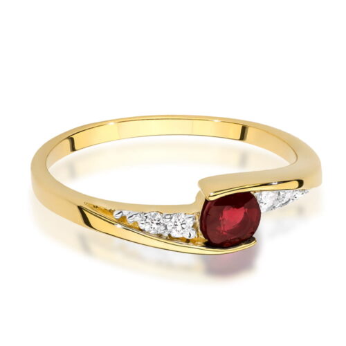 Złoty pierścionek z rubinem i diamentami, o nowoczesnym, eleganckim designie.