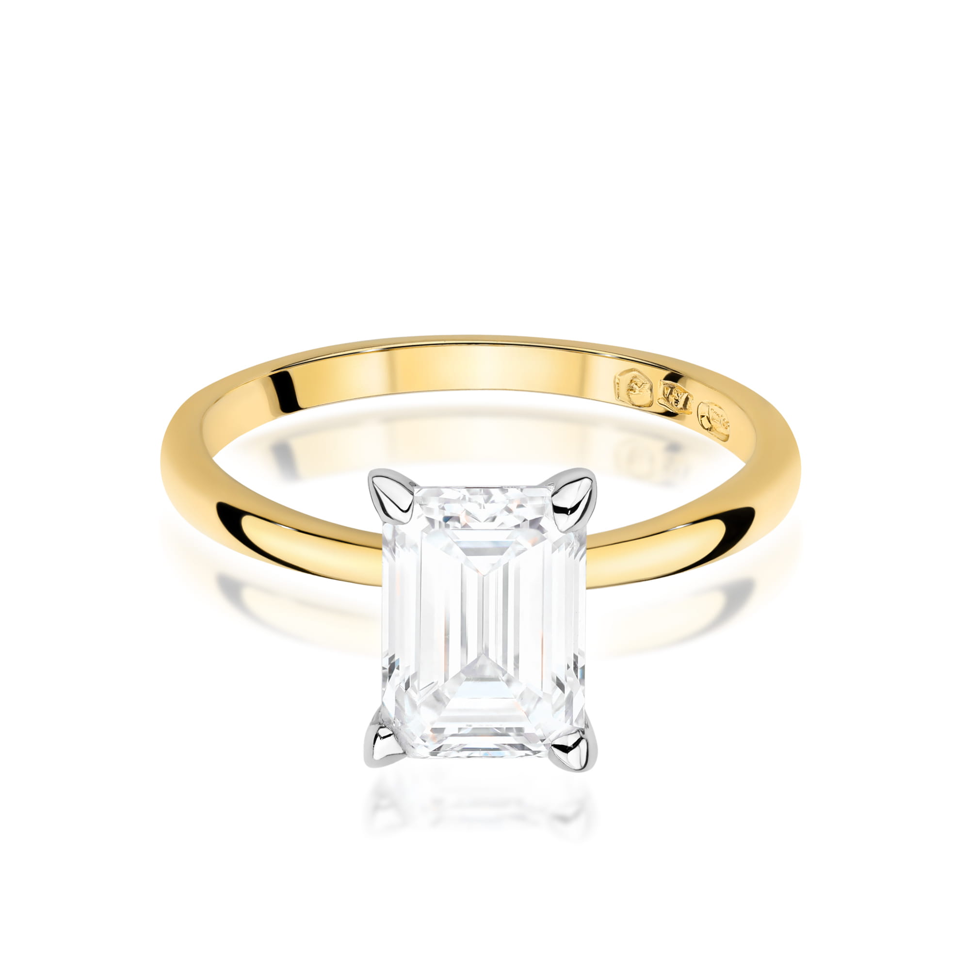 W0691.Z3.LDW.01_2 Złoty pierścionek z prostokątnym diamentem w szlifie emerald.