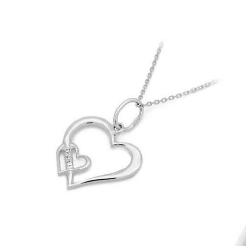 Srebrny naszyjnik z zawieszką w kształcie serca, z małym sercem i błyszczącymi kamieniami.