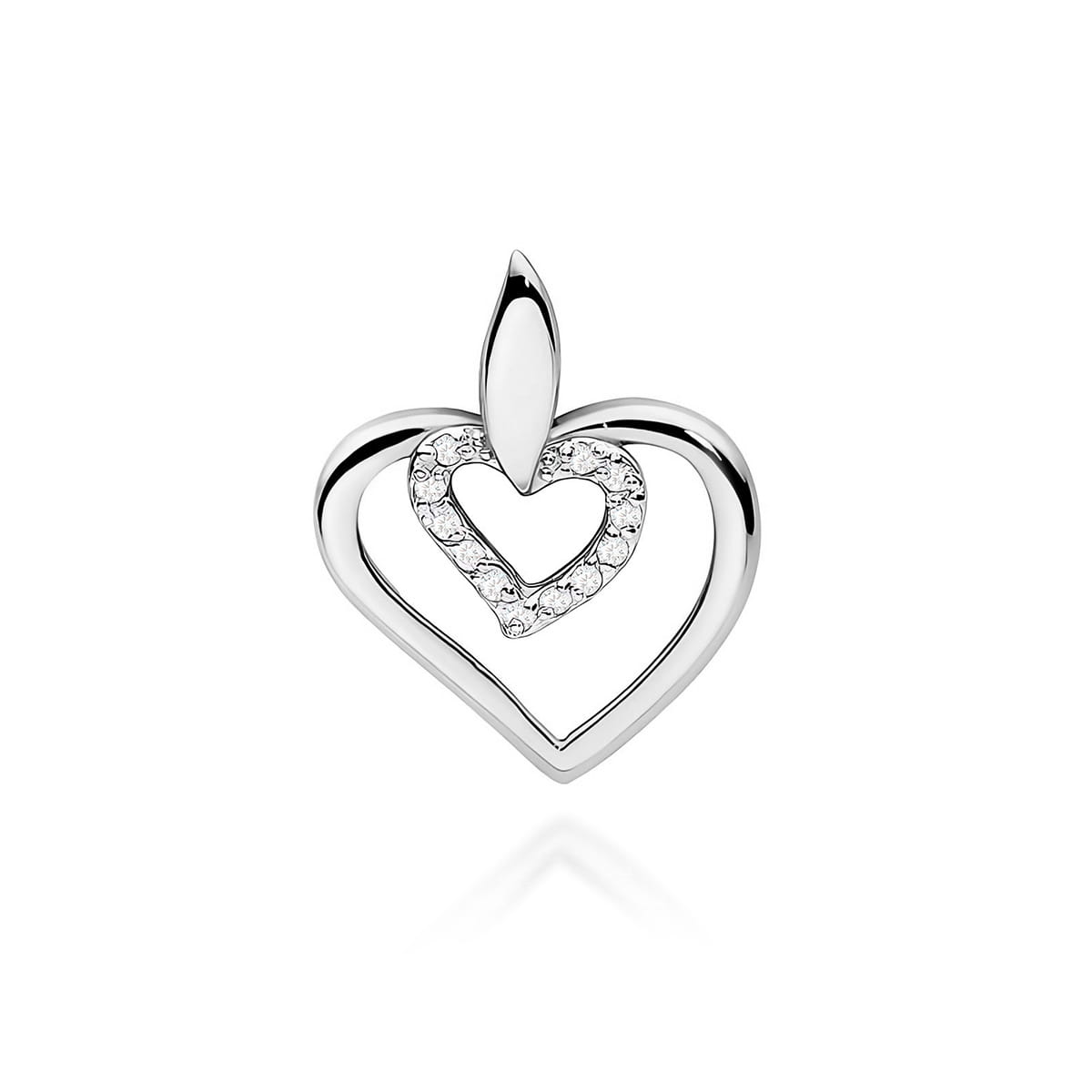 Z0016.B3.DIW.01_1 Srebrny wisiorek w kształcie serca z małym sercem w środku, ozdobiony błyszczącymi kamieniami.