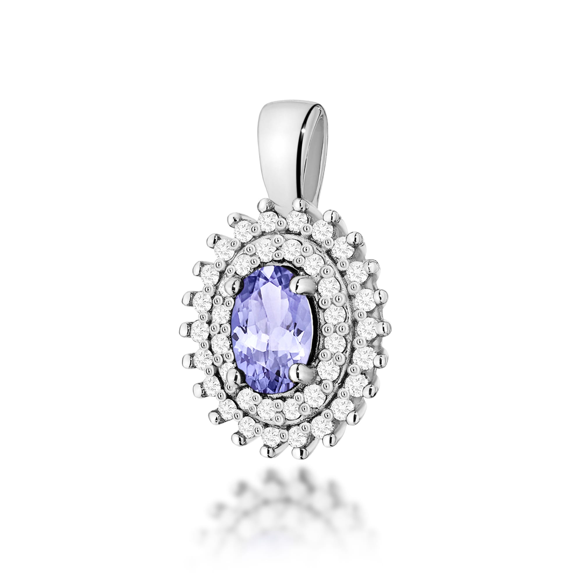 Z0303.B3.TAP.01_1 Srebrny wisiorek z owalnym, fioletowym kamieniem otoczonym drobnymi, błyszczącymi diamentami.