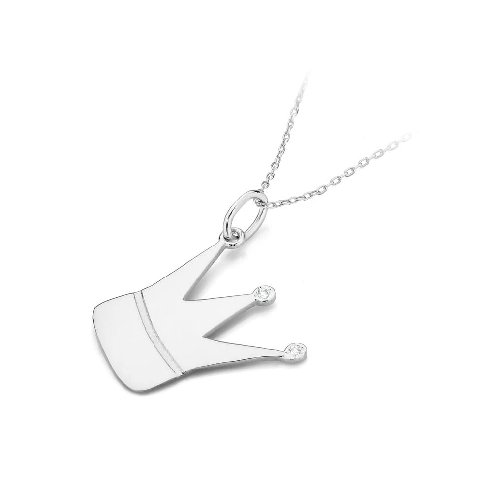 Z0502.B3.DIW.01_3 Srebrny naszyjnik z zawieszką w kształcie korony z dwoma błyszczącymi kamieniami.